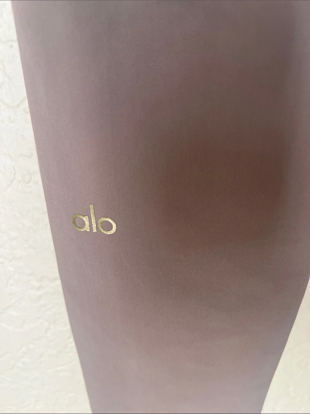 Alo yoga taupe gold striped leggings